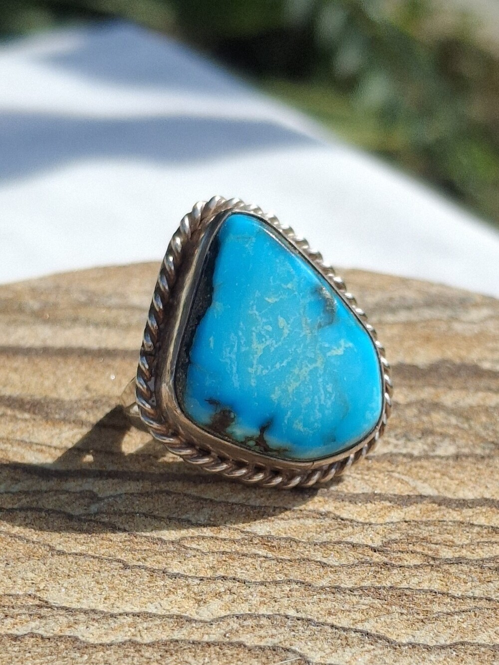 1970's Unmarked Navajo Style Bench Made Sterling Silver & Kingman Turquoise Ring - Picture 8 of 8